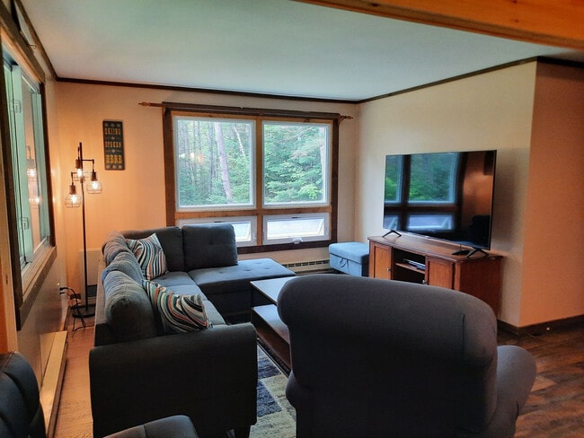 Building Photo - 157 Slalom Ln