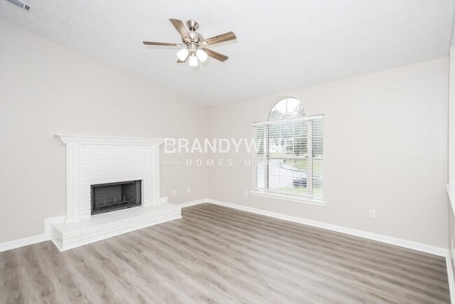 Foto del edificio - 6445 Emerald Pointe Cir