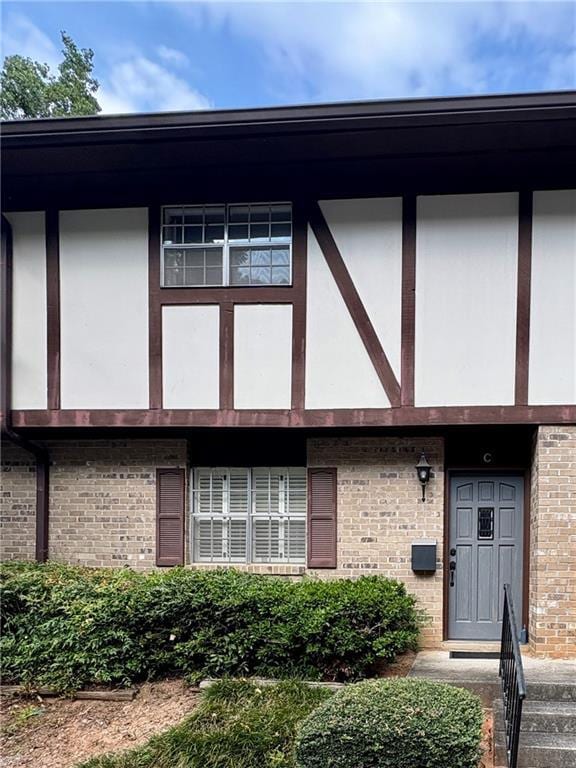 Building Photo - 2960 N Dekalb Dr