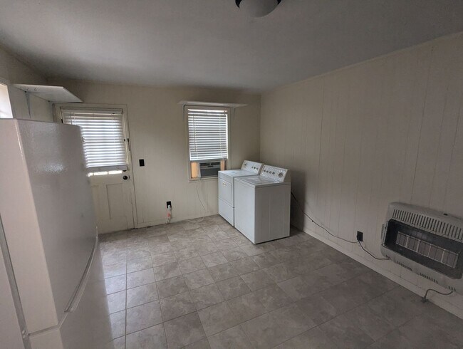 Building Photo - 2 Bedroom 1 Bath Home in Coker