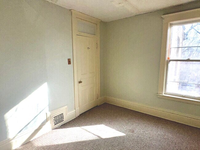 Foto del edificio - 1212 E 3rd St