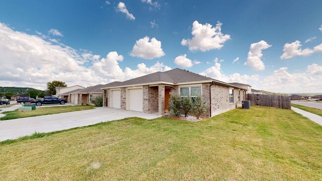 Building Photo - stunning 3-beds, 2-baths home located in t...
