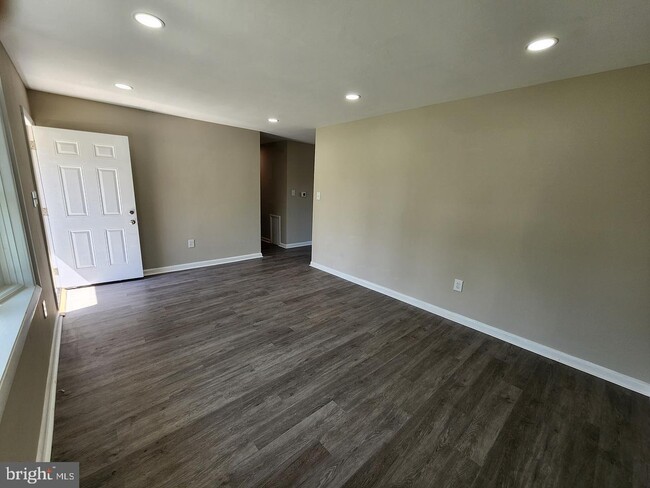 Building Photo - 3917 Egan Dr