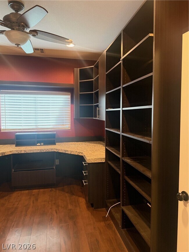 Foto del edificio - 10849 Wallflower Ave