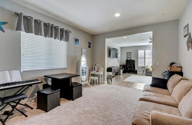 Building Photo - 445 Adobe Estates Dr