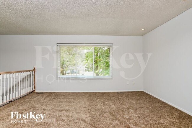 Building Photo - 1032 Shadowoak Dr