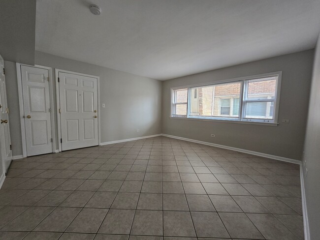 Building Photo - 837 Lathrop Ave