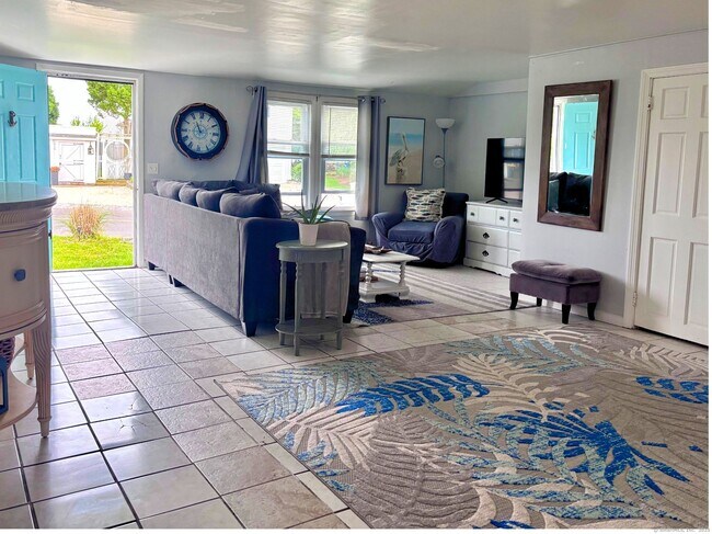 Foto del edificio - 918 Fairfield Beach Rd