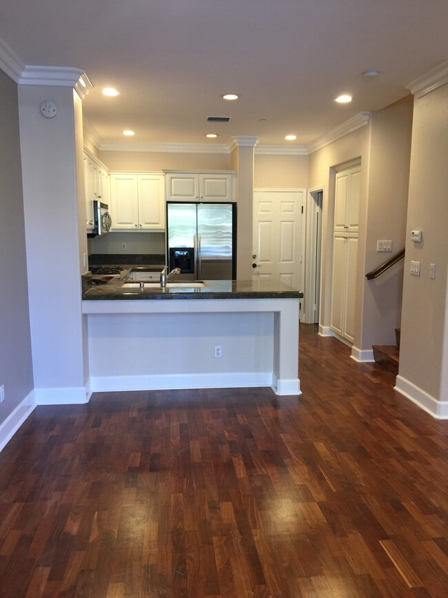 Foto del edificio - 1317 Corte Alemano