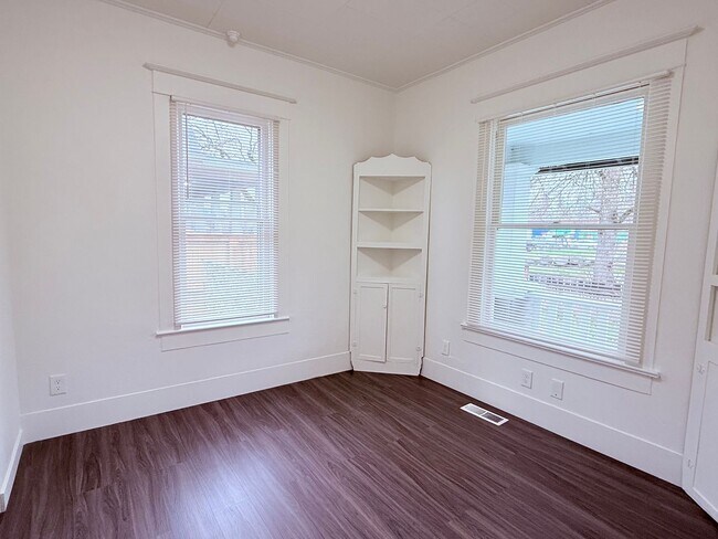 Foto del edificio - Charming 1910 SE Portland 4BR with Modern Updates & Large Fenced Yard!