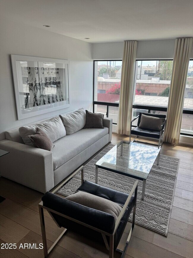 Foto del edificio - 7319 E Northland Dr