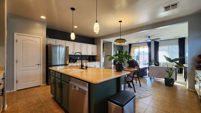 Foto del edificio - 18970 N Alicante St