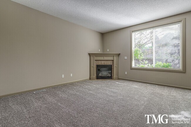 Foto del edificio - Spacious 4 Bedroom Craftsman Style Home!