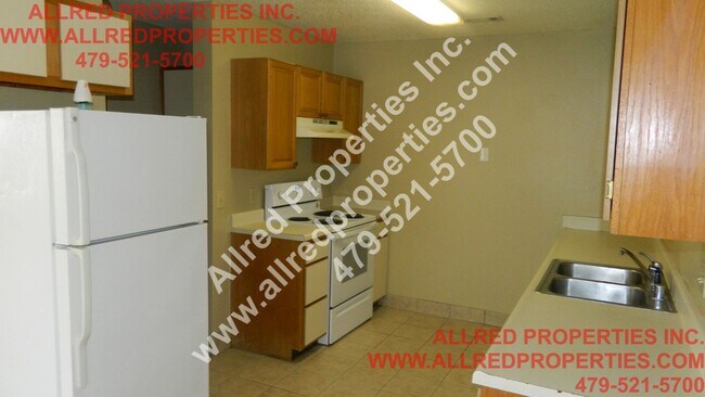 Building Photo - 1422- 1424 N. Dawn Dr.