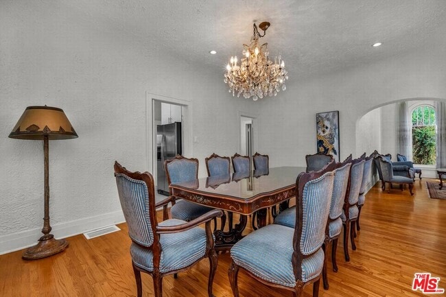 Foto del edificio - 10736 Ashton Ave