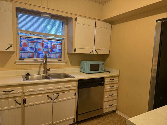 Photo - 504 W Byrd Blvd Apartment