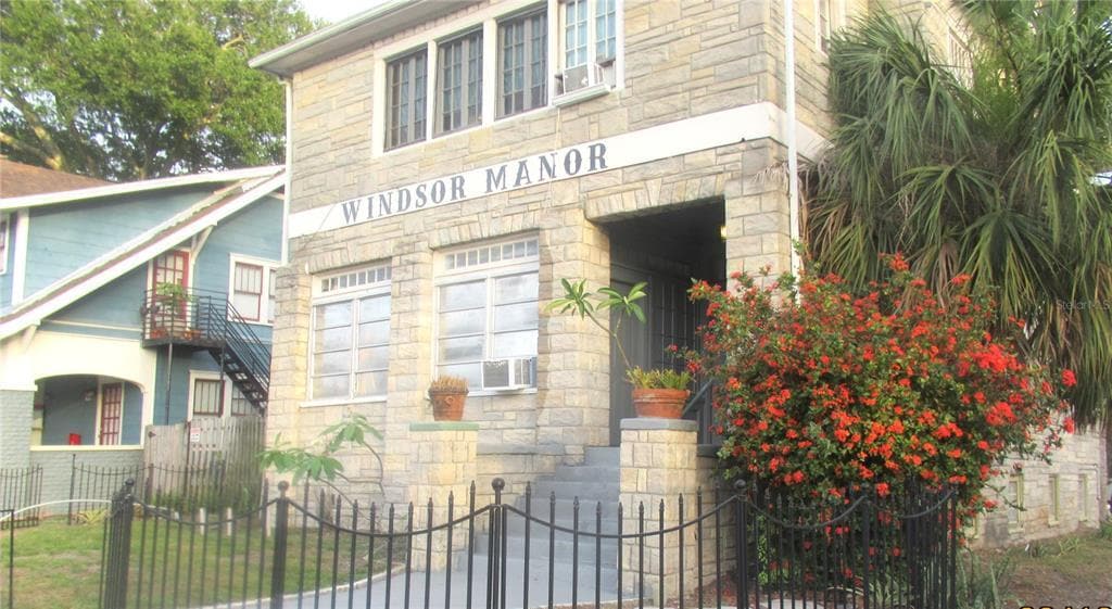 Foto principal - 730 4th Ave N