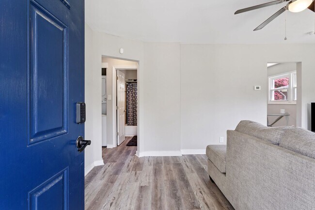 Foto del edificio - Updated ranch in Portsmouth!