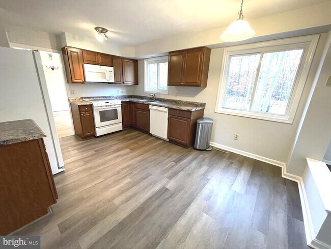 Foto del edificio - 1717 Red Oak Rd