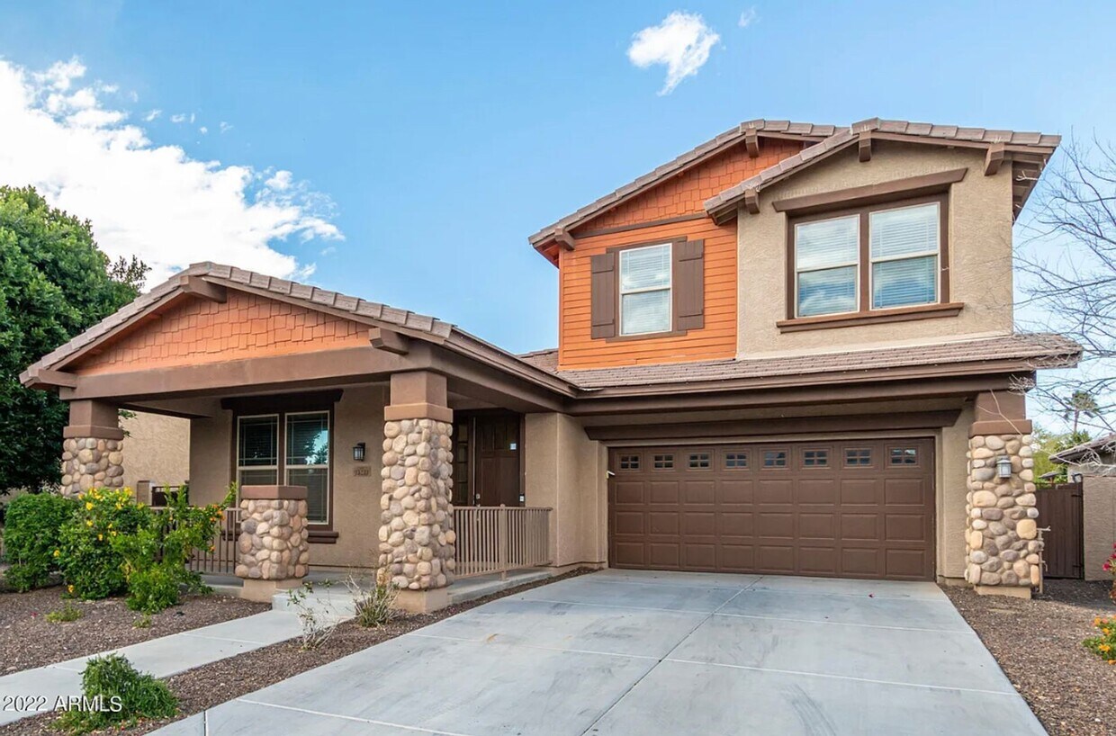 Foto principal - 15238 W Bloomfield Rd