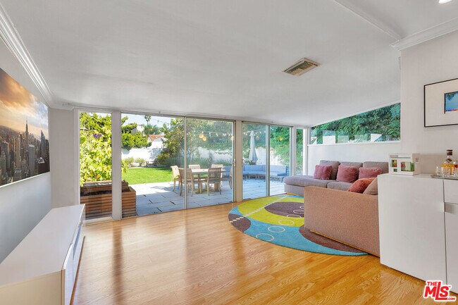 Foto del edificio - 6283 Commodore Sloat Dr