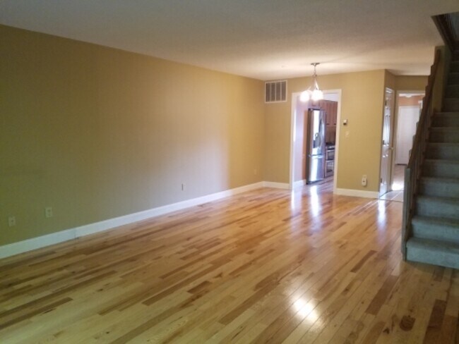 Building Photo - 1608 Mill Pond Dr