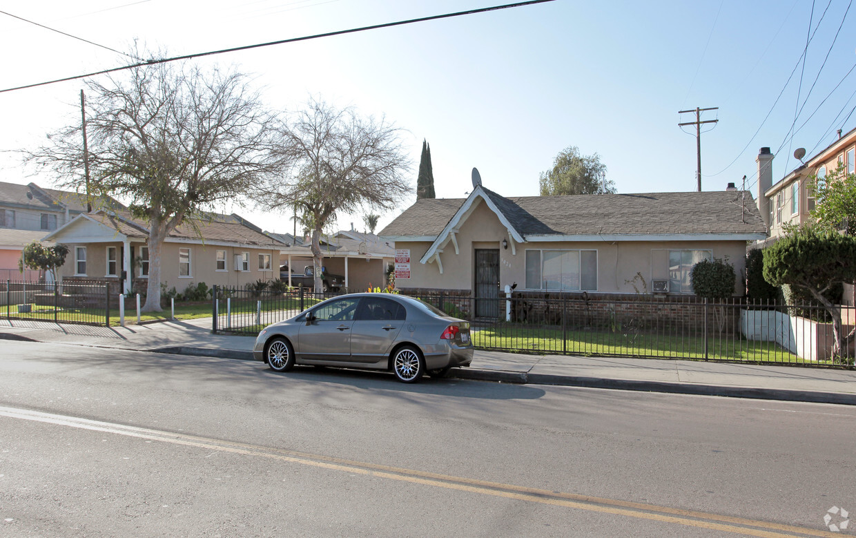 Building Photo - 5028-5036 Clara St