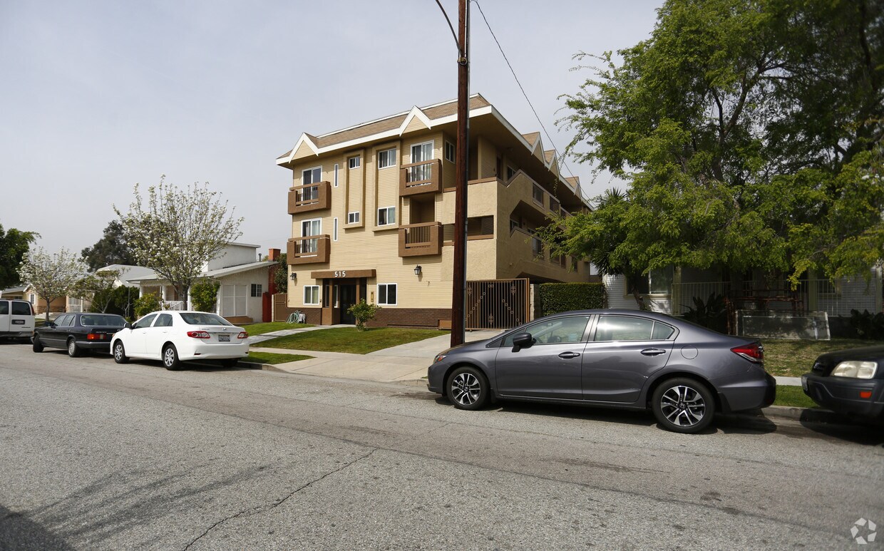 Building Photo - 515 W Lexington Dr