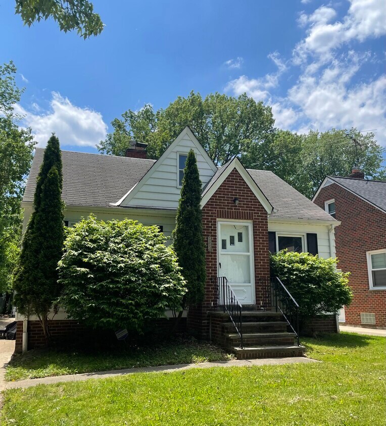 19800 Meredith Ave Unit 19800 Meredith Avenue, Euclid, OH 44119 Condo