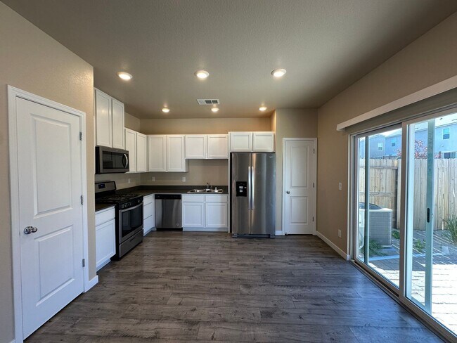 Building Photo - Adorable Lemmon Valley Townhome!