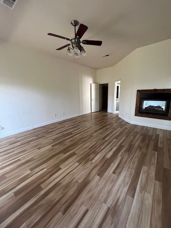 Building Photo - 15321 Lake Berryessa Ct