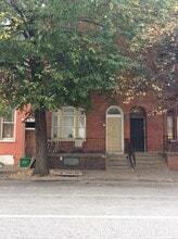 Building Photo - 250 E King St