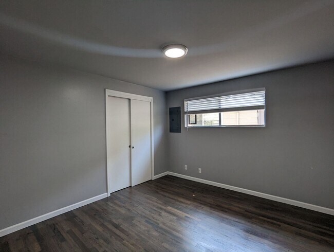 Building Photo - 2 br, 1 bath House - 9710 Woodlawn Ave N