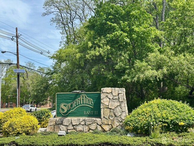 Foto del edificio - 319 Bromley Pl