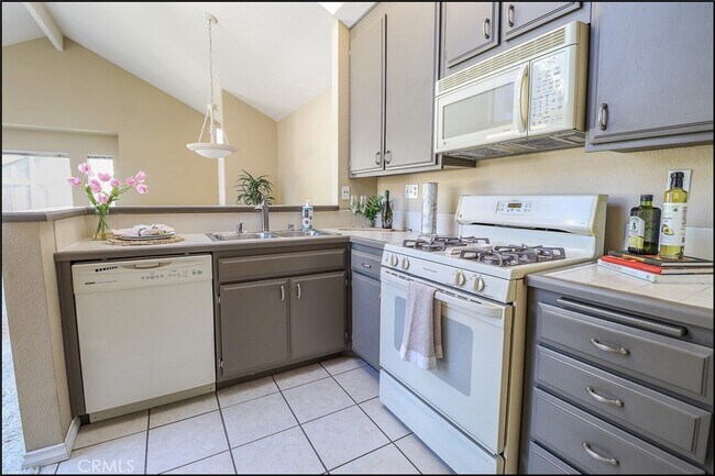 Building Photo - 25647 Paseo La Cresta