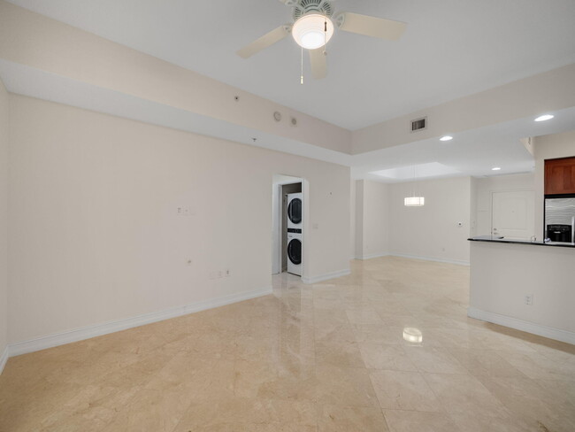Building Photo - 701 S Olive Ave