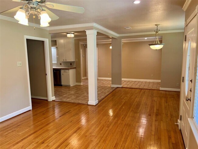 Building Photo - 4037 Woodfox St