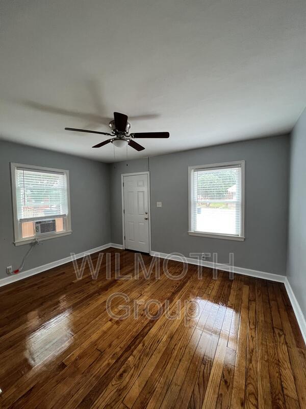 Building Photo - 615 N Tibbs Ave