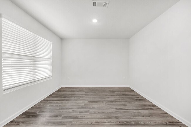 Building Photo - Spacious 5BR Beauty with Loft & Community Amenities – Available February 7th