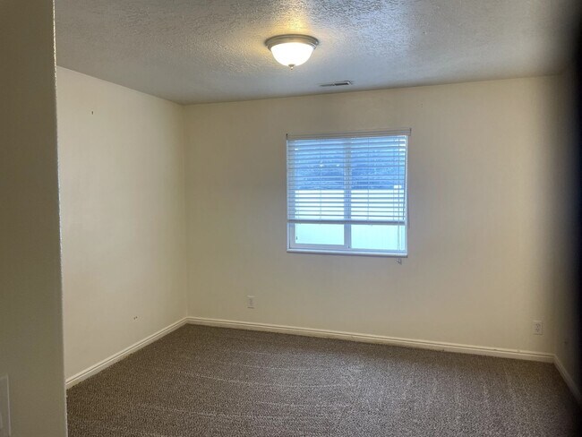 Foto del edificio - Provo 4bd 3ba Twin-home with Main Floor Master!