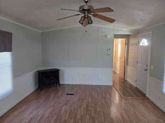 Foto del edificio - 2 bedroom 1 bathroom mobile home for rent