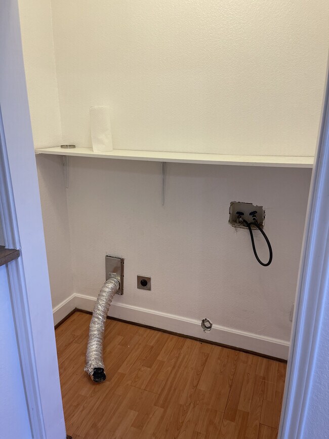 Foto del edificio - 10940 Helms Trl