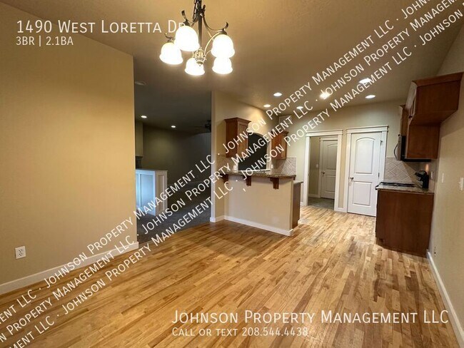 Building Photo - 1490 W Loretta St