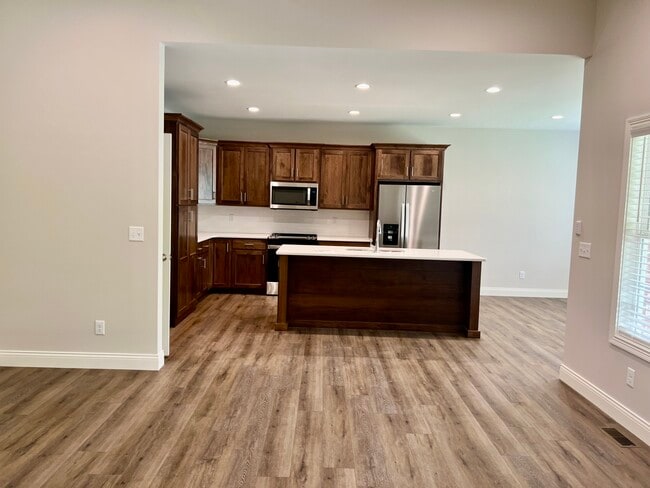Building Photo - 12 Creekside Way