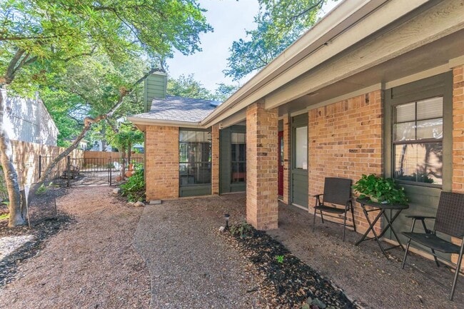 Foto del edificio - 5704 Sam Houston Cir