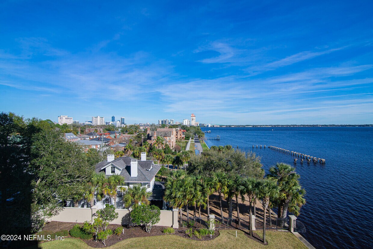 Foto principal - 2358 Riverside Ave Rd