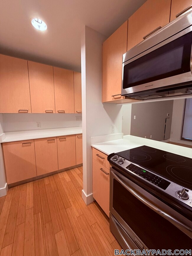 Building Photo - 1085 Boylston St