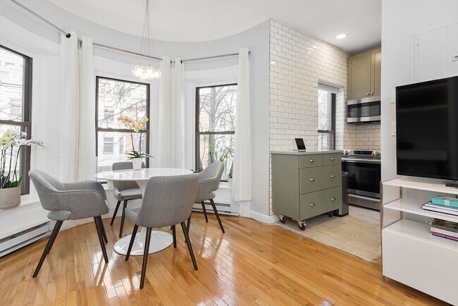 Building Photo - 21 Follen St