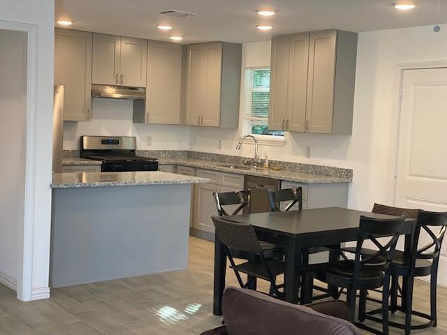 Foto del edificio - 8119 Glenbrook Dr