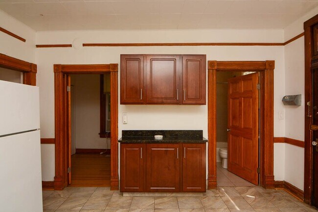Foto del edificio - 2622 N Marshfield Ave